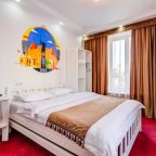 Двухместный (Двухместный номер Делюкс с 1 кроватью и душем), WHITE HOTEL & HOSTEL