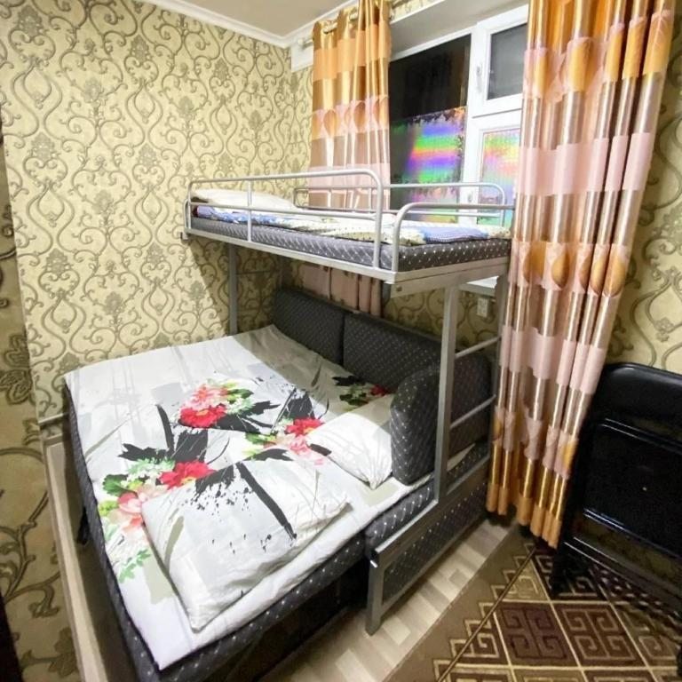 Трехместный (Трехместный номер с собственной ванной комнатой) хостела Hostel Sulaiman-Too, Ош