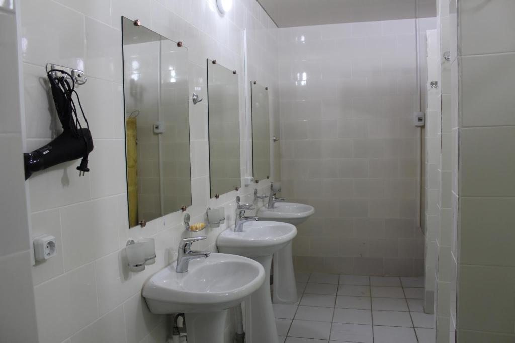 Двухместный (Стандартный двухместный номер с 1 кроватью и общей ванной комнатой) хостела Park Hostel Osh, Ош