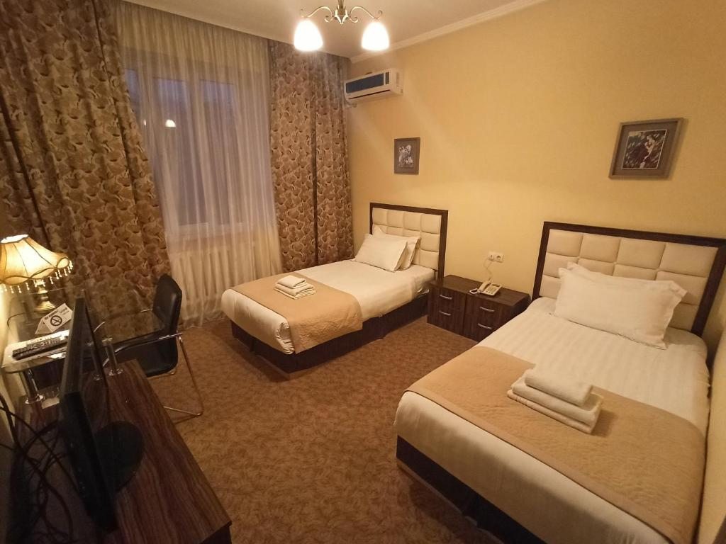 Двухместный (Улучшенный двухместный номер с 2 отдельными кроватями) отеля Silk Way Boutique Hotel, Ош