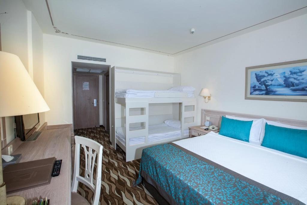 Двухместный (Стандартный двухместный номер с 1 двуспальной или 2 отдельными кроватями, вид на окрестности) отеля FUN&SUN Miarosa Ghazal Resort, Кемер