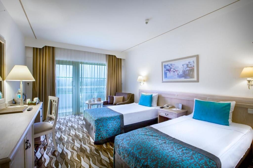 Двухместный (Стандартный двухместный номер с 1 кроватью или 2 отдельными кроватями, частичный вид на море) отеля FUN&SUN Miarosa Ghazal Resort, Кемер