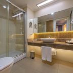 Трехместный (Standard Double Room with Side Sea View), Kirman Belazur Resort&Spa