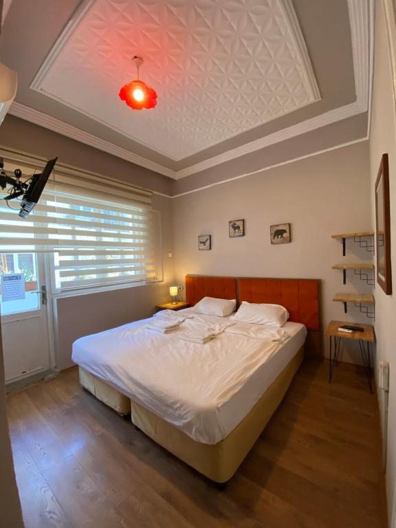 Двухместный (Двухместный номер с 1 кроватью и балконом) хостела Gold Coast Hostel, Анталия
