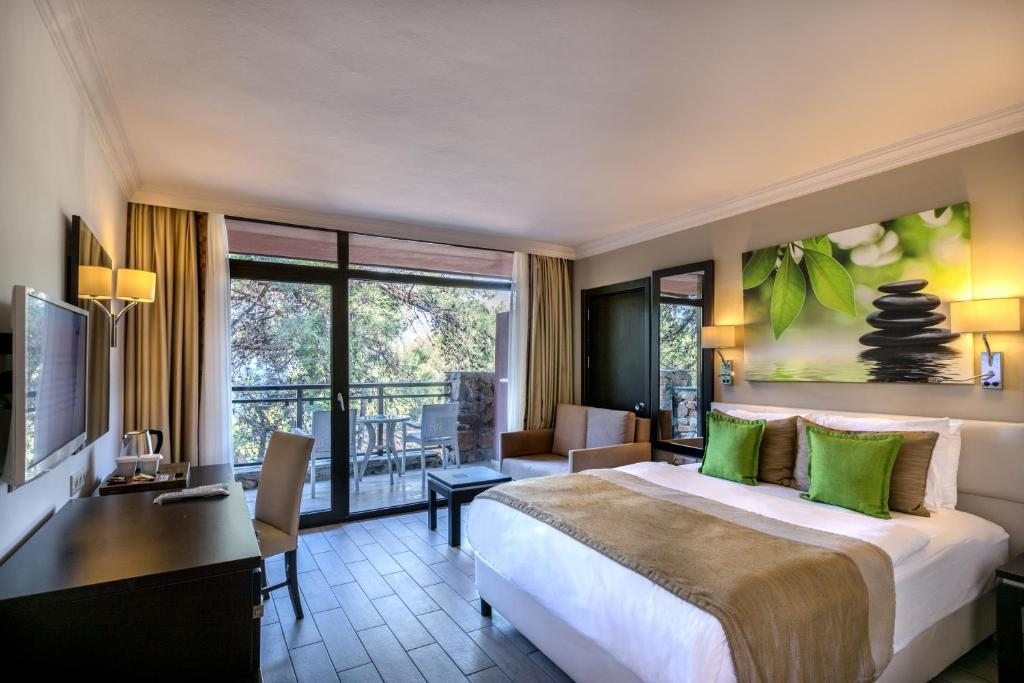 Двухместный (Стандартный номер с ограниченным видом на море) отеля Marmaris Bay Resort, Мармарис