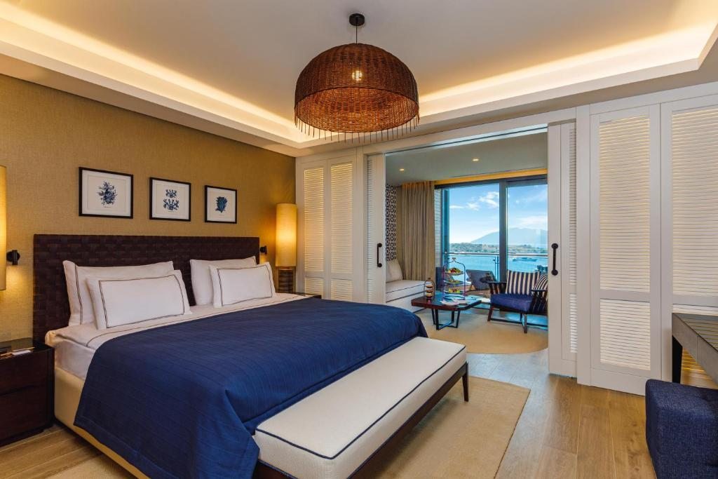 Трехместный (Улучшенный номер с видом на море) отеля Kaya Palazzo Resort & Residences Bodrum, Бодрум