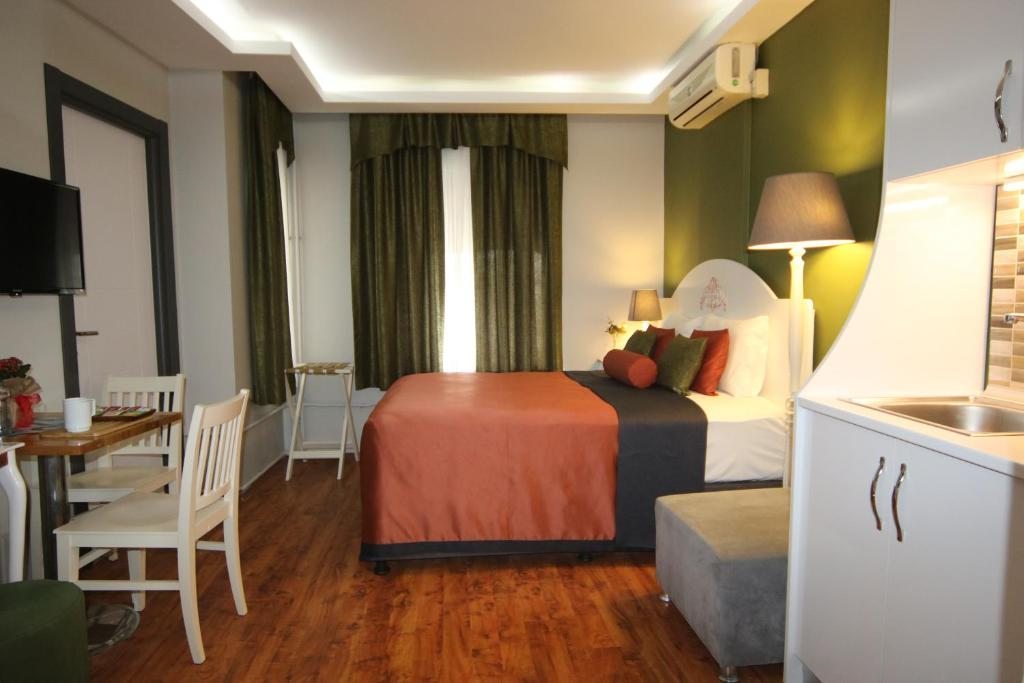 Двухместный (Улучшенный двухместный номер с 1 кроватью) отеля Away Hotel, Стамбул