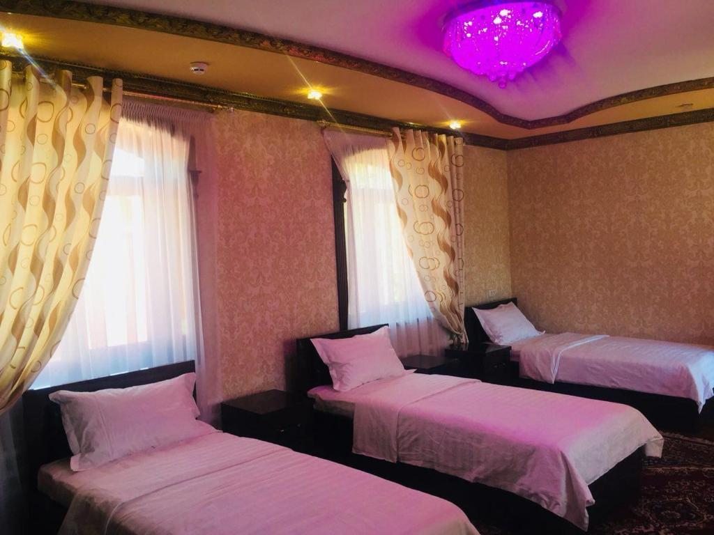 Четырехместный (Четырехместный номер) отеля Hotel Shahram Plus Sh, Самарканд