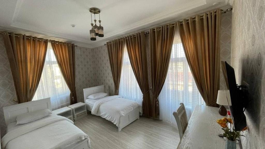 Двухместный (Двухместный номер с 1 кроватью или 2 отдельными кроватями и балконом) отеля IZUMRUD PALACE, Самарканд