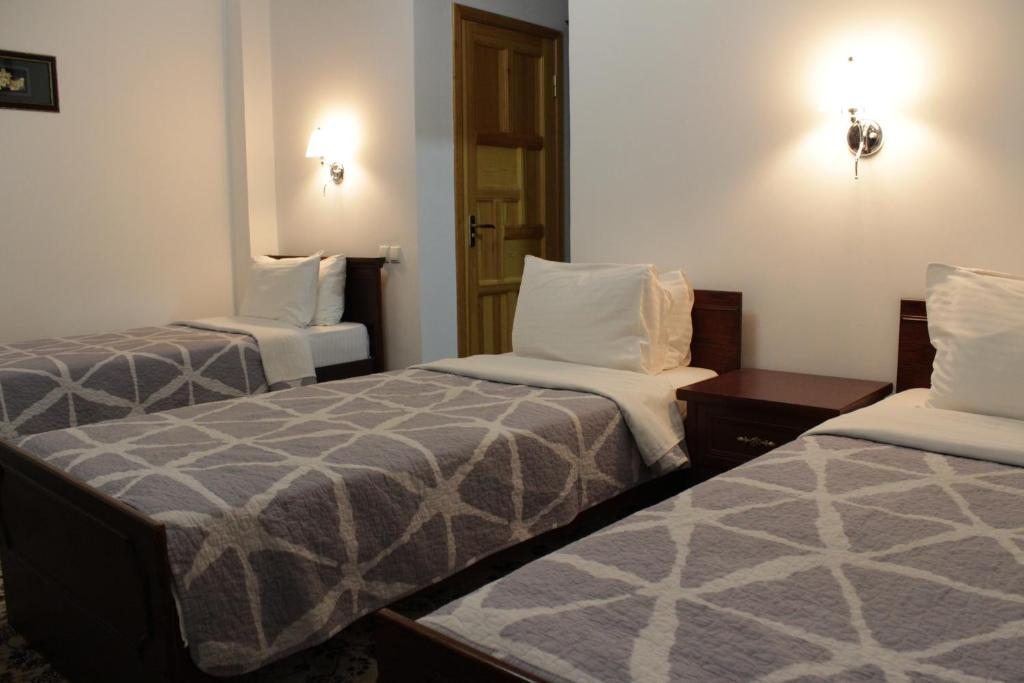 Трехместный (Трехместный номер с ванной комнатой) отеля Aist House, Бухара
