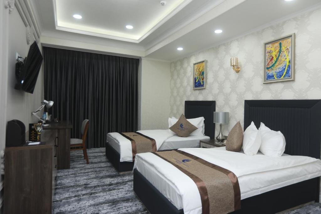 Двухместный (Двухместный номер с 2 отдельными кроватями и балконом) отеля TINCHLIK PLAZA HOTEL, Навои