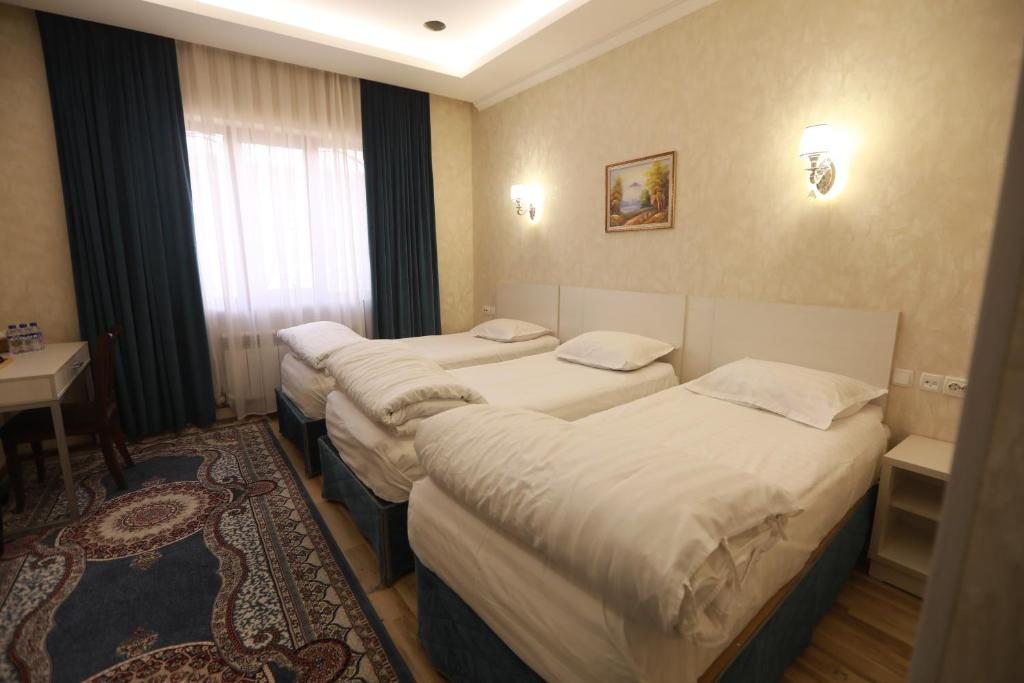 Трехместный (Трехместный номер с собственной ванной комнатой вне номера) отеля Grand Mumtoz Hotel, Ташкент