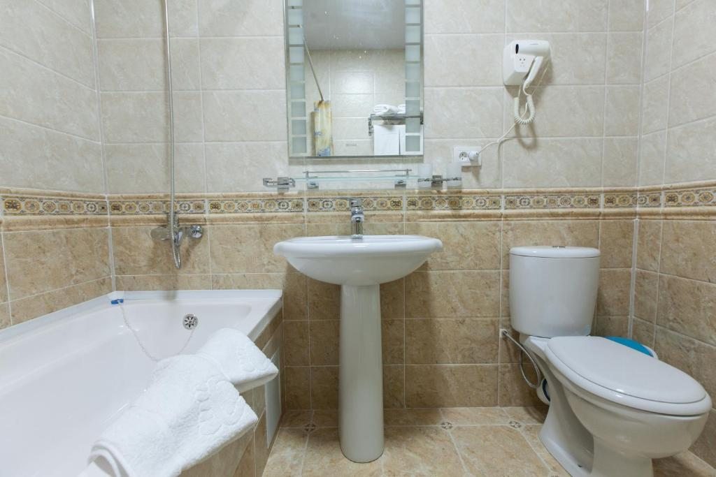 Двухместный (Двухместный номер с 2 отдельными кроватями и собственной ванной комнатой) отеля Hotel Rayhon, Бухара