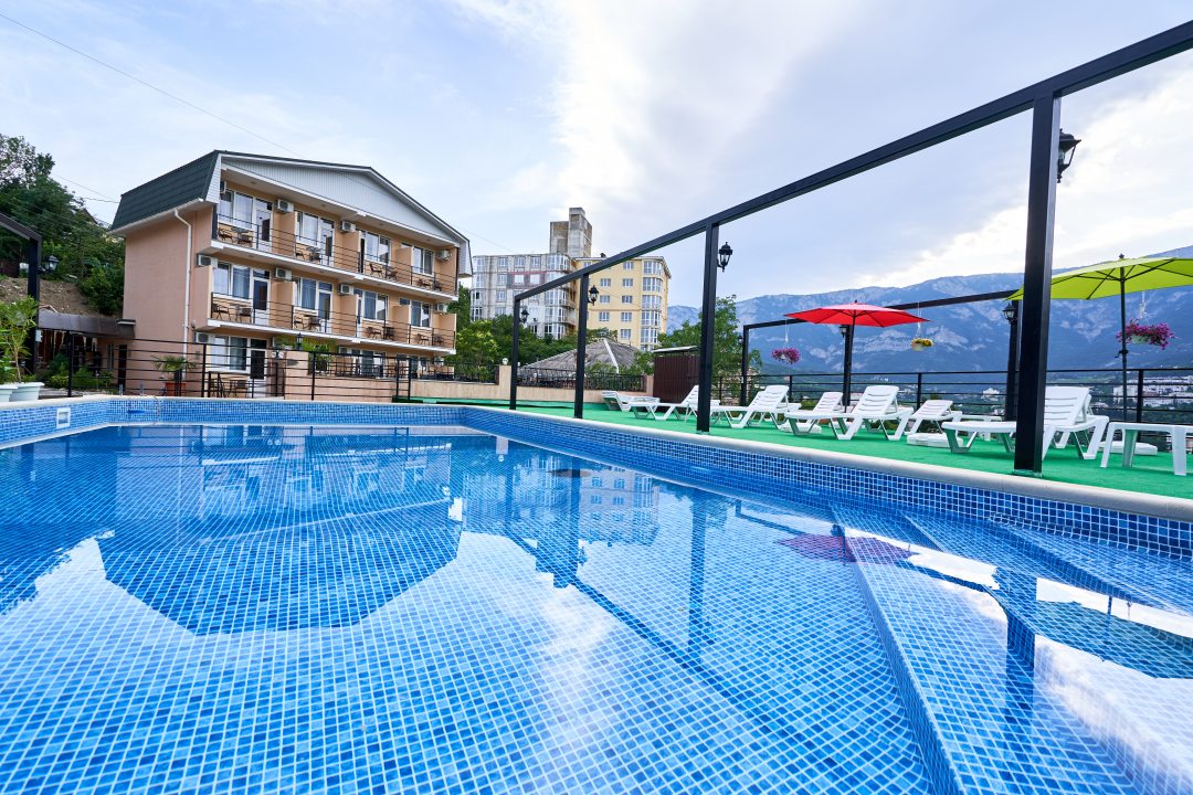 Открытый плавательный бассейн, Гостиница Крымская Ницца