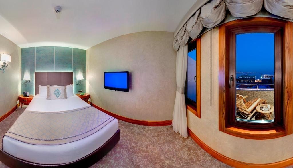 Двухместный (Двухместный номер с 1 кроватью и балконом, вид на море) отеля Biz Cevahir Hotel Sultanahmet, Стамбул