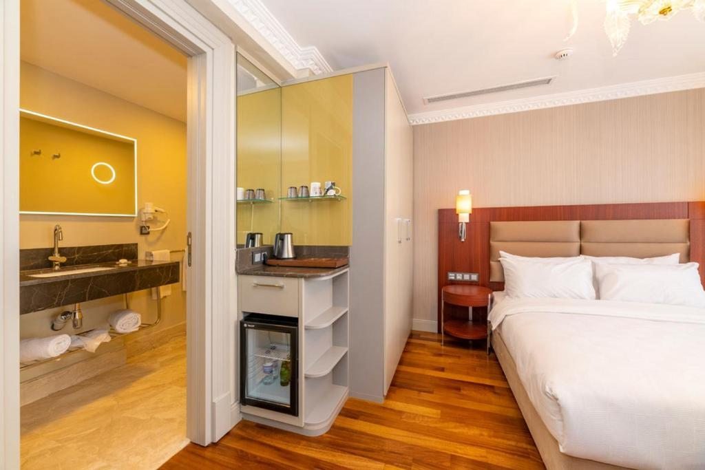 Двухместный (Двухместный номер Делюкс с 1 кроватью и видом на море) отеля Blue Gilroy Hotel, Стамбул