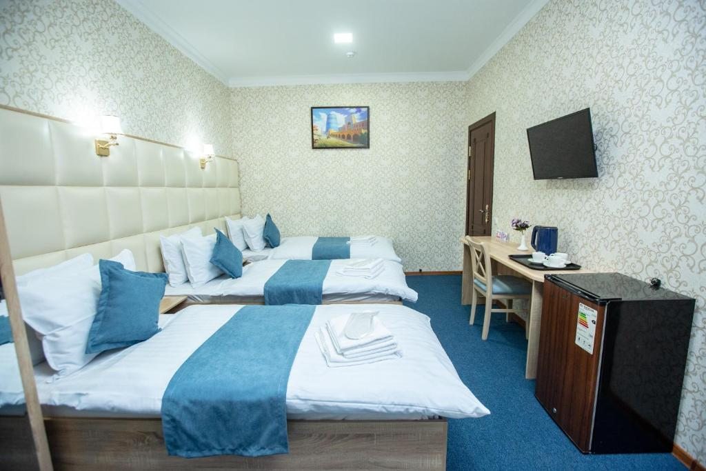 Трехместный (Улучшенный трехместный номер), Mirzo Boutique Hotel