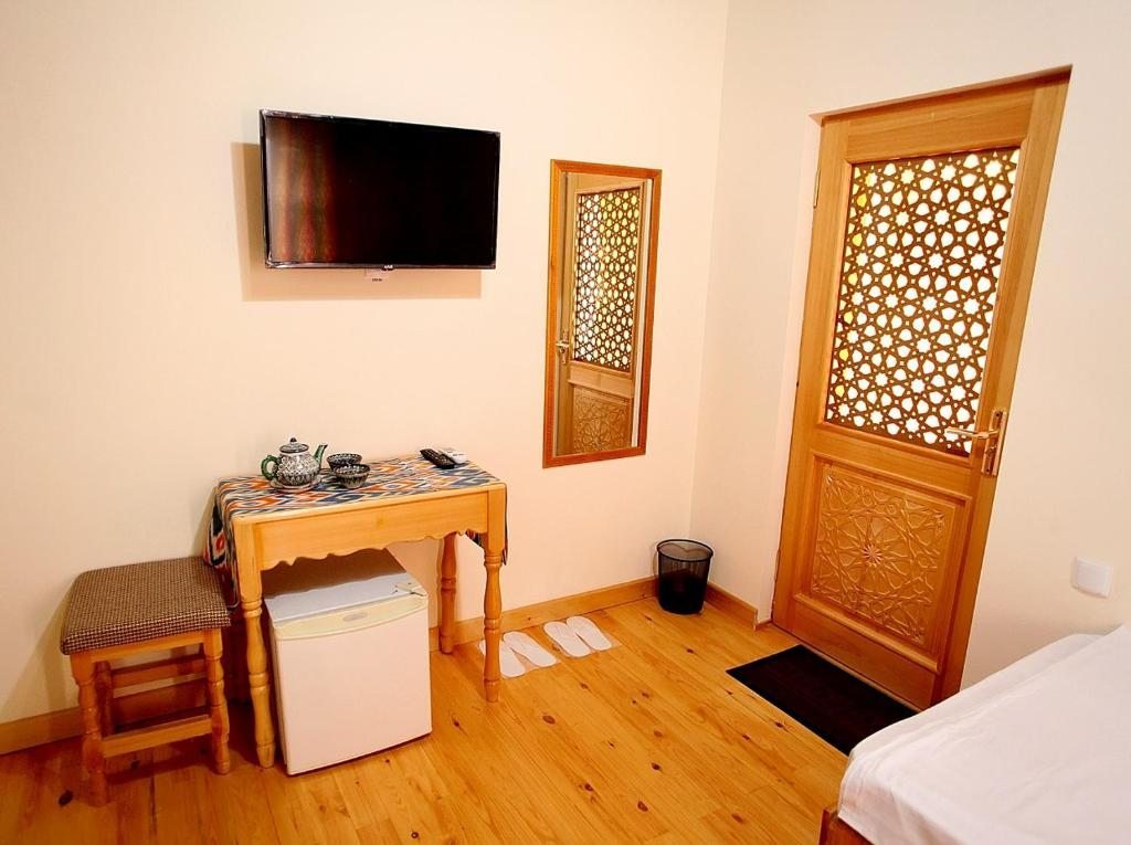 Двухместный (Двухместный номер с 1 кроватью или 2 отдельными кроватями и собственной ванной комнатой) отеля Old Bukhara, Бухара
