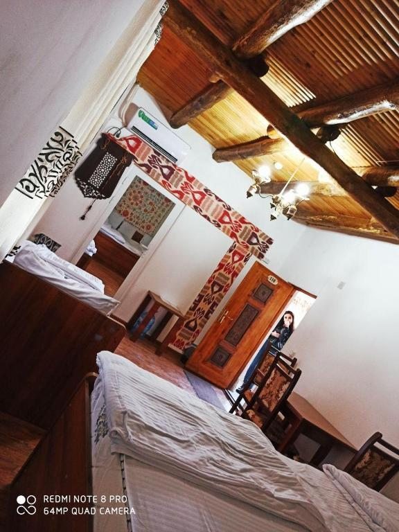 Двухместный (Двухместный номер с 1 кроватью или 2 отдельными кроватями и собственной ванной комнатой) отеля OOKhun, Бухара