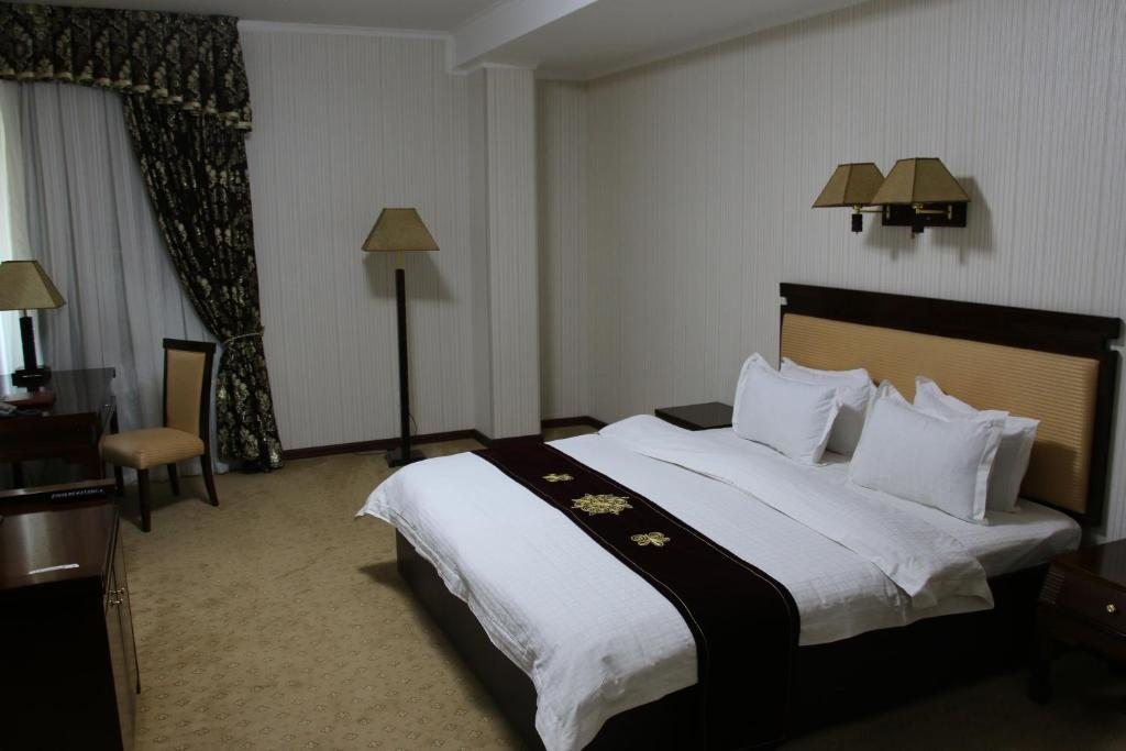 Двухместный (Двухместный номер с 1 кроватью или 2 отдельными кроватями) отеля Zargaron Plaza, Бухара