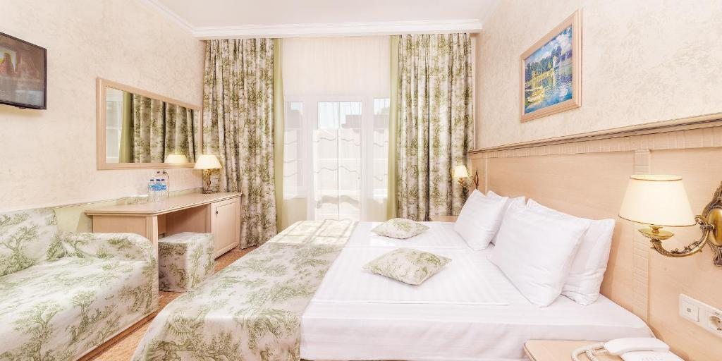 Двухместный (Улучшенный двухместный номер с 1 кроватью) отеля Alean Family Resort & SPA Doville 5* Ultra All Inclusive, Анапа