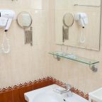 Люкс (Двухкомнатный с балконом), Отель Лотос