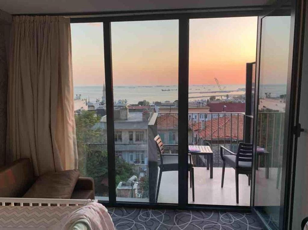 Двухместный (Двухместный номер Делюкс с 1 кроватью и балконом, вид на море) отеля Four-G Hotel, Стамбул