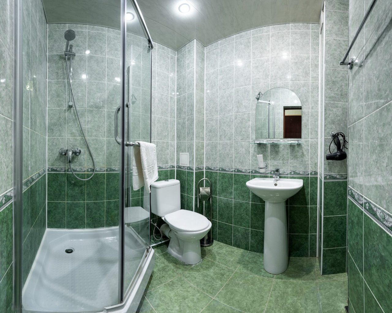 Полулюкс (Полулюкс), Гостиница Red Hotel