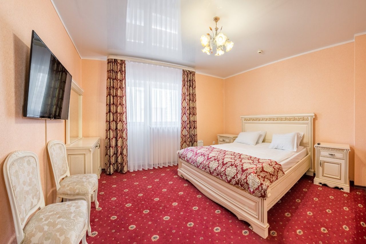 Люкс, Гостиница Red Hotel