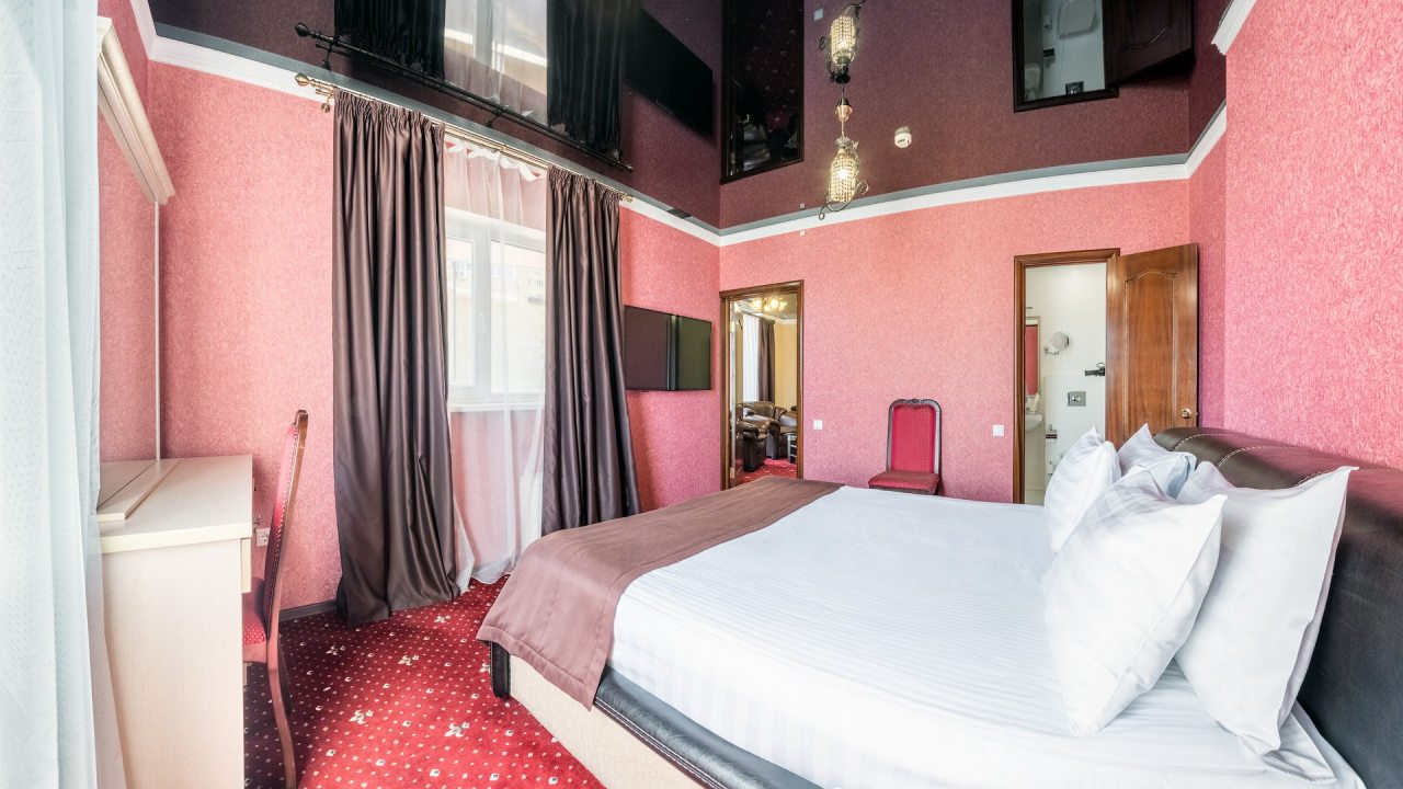 Люкс, Гостиница Red Hotel