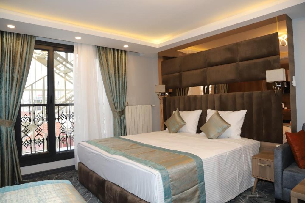Четырехместный (Четырехместный номер Делюкс) отеля Grand Kavi Hotel, Стамбул