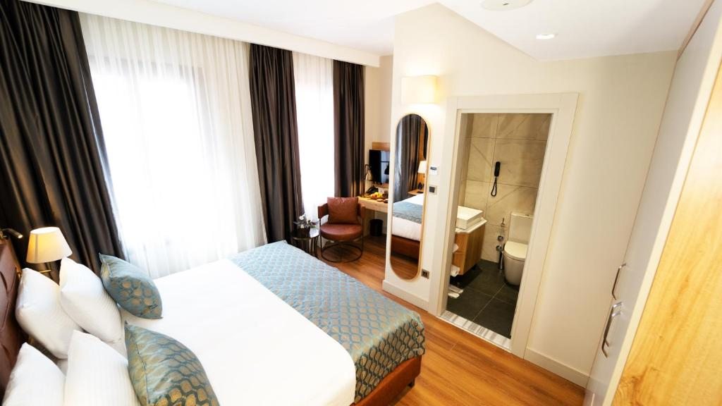 Двухместный (Номер Делюкс с кроватью размера «king-size») отеля Grand Sirkeci Hotel, Стамбул