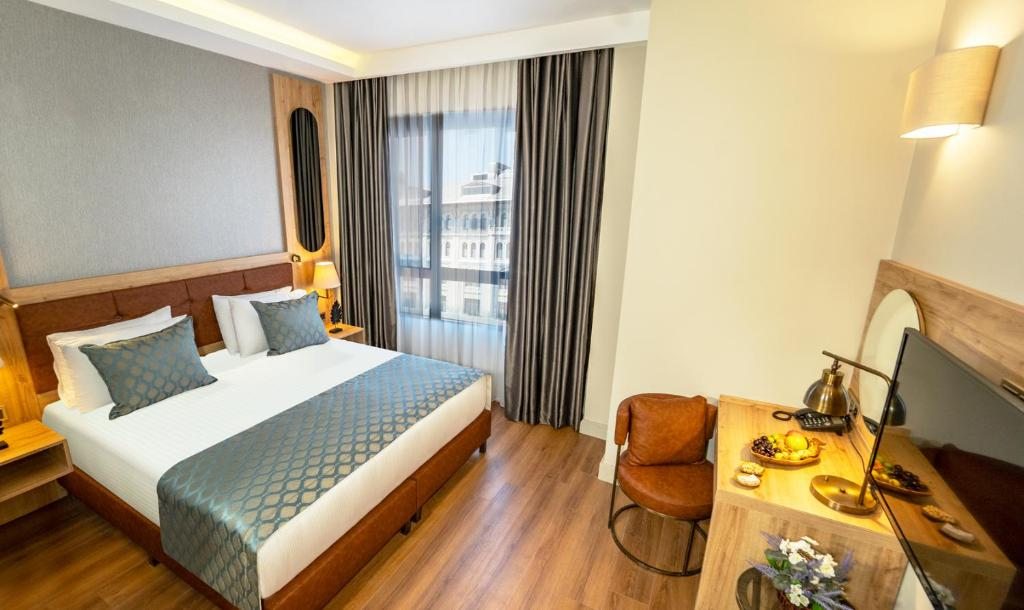 Двухместный (Стандартный номер с кроватью размера «king-size») отеля Grand Sirkeci Hotel, Стамбул