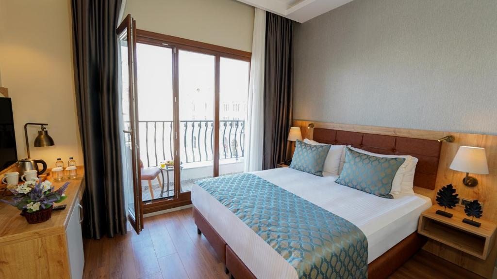 Двухместный (Двухместный номер с 1 кроватью и балконом) отеля Grand Sirkeci Hotel, Стамбул