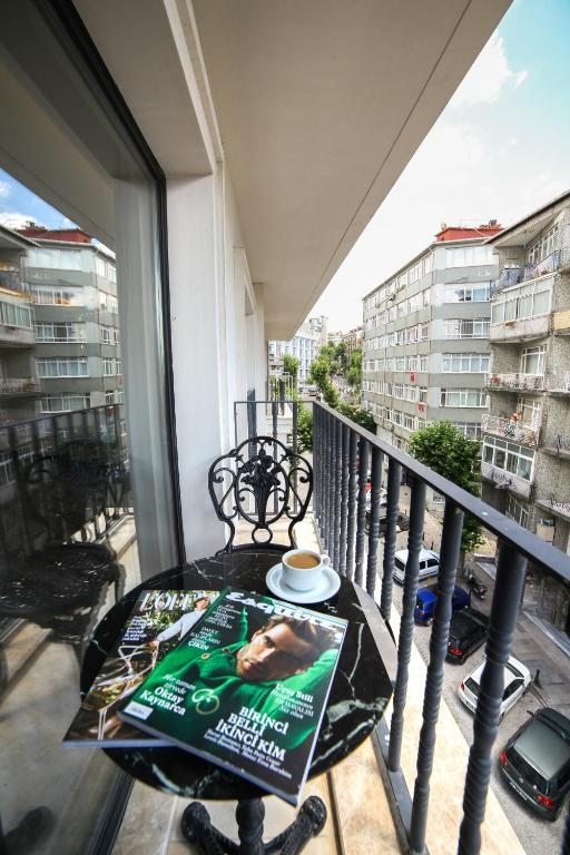 Двухместный (Улучшенный двухместный номер с 1 кроватью или 2 отдельными кроватями и балконом) отеля Great Fortune Design Hotel, Стамбул