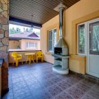 Одноэтажный коттедж с мангальной зоной на террасе