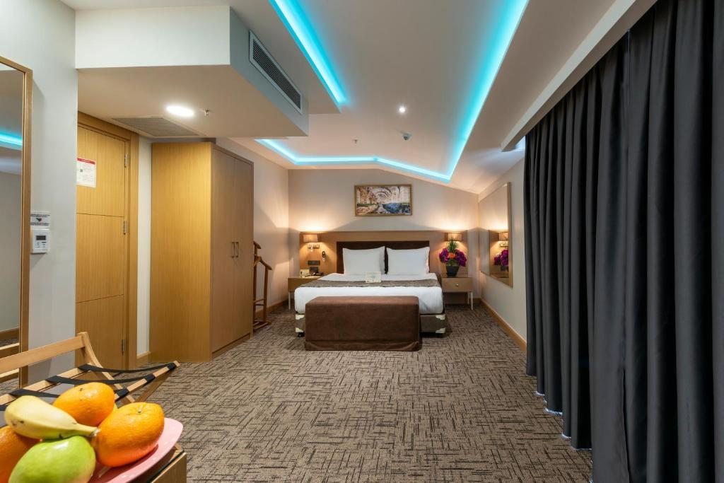 Двухместный (Двухместный номер Делюкс с 1 кроватью и балконом) отеля Hotel Boursier 2 & Spa, Стамбул