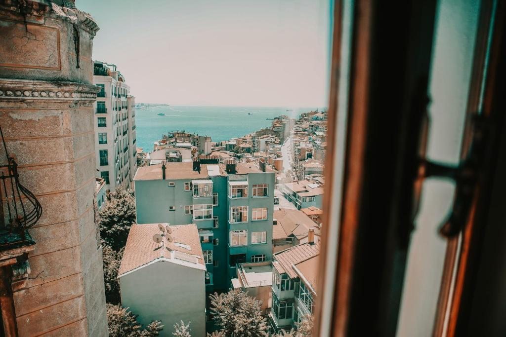 Двухместный (Двухместный номер Делюкс с 1 кроватью и видом на море) отеля Juno Hotel Taksim, Стамбул