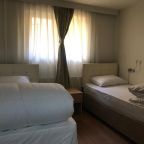 Двухместный (Двухместный номер с 1 кроватью и собственной ванной комнатой — Цокольный этаж), Kalkedon Hostel