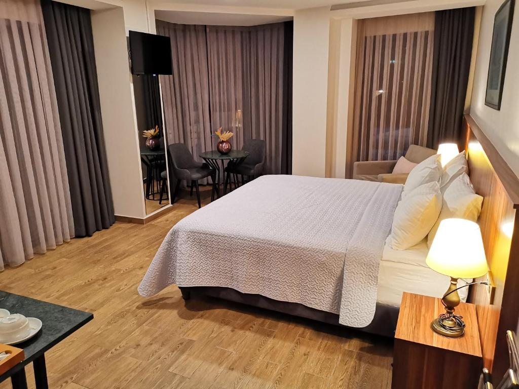 Двухместный (Угловой двухместный номер с 1 одной кроватью или 2 отдельными кроватями) отеля La Wisteria Boutique Hotel Istanbul, Стамбул