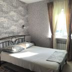 Четырехместный (Комфорт с двуспальной кроватью и двумя односпальными), Гостевой дом Штурман