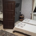 Четырехместный (Комфорт с двуспальной кроватью и двумя односпальными), Гостевой дом Штурман