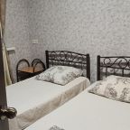 Четырехместный (Комфорт с двуспальной кроватью и двумя односпальными), Гостевой дом Штурман