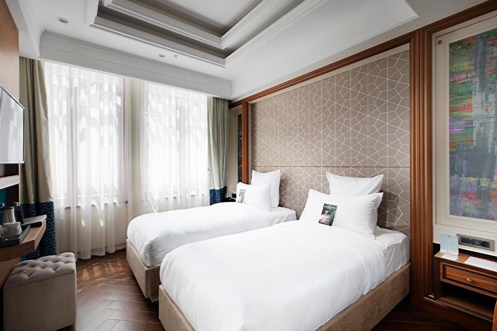 Двухместный (Улучшенный двухместный номер с 2 отдельными кроватями) отеля Mercure Istanbul Sirkeci, Стамбул
