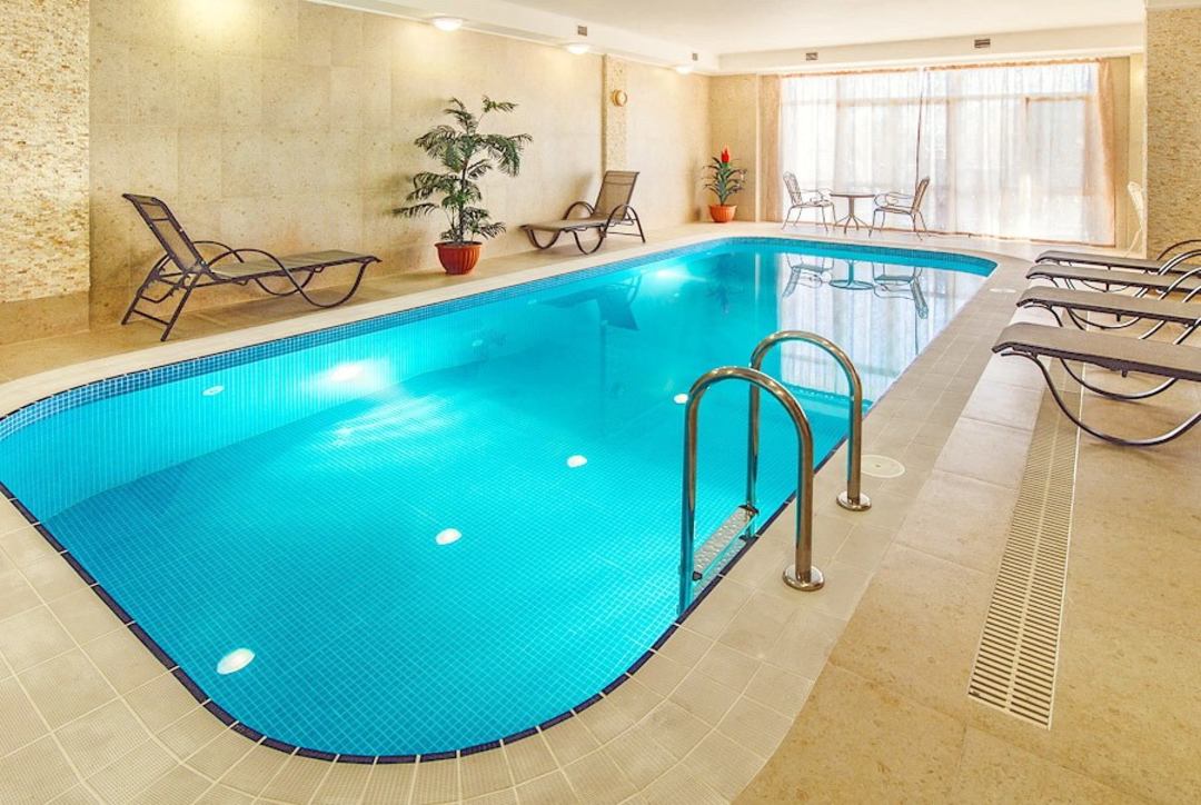 Крытый плавательный бассейн работает с 01 октября по 30 апреля, Отель Александрия