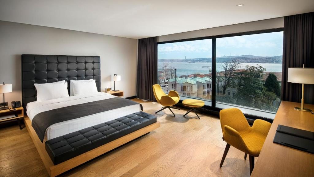Сьюит (Полулюкс с террасой и видом на Босфор) отеля Metropolitan Hotels Bosphorus, Стамбул