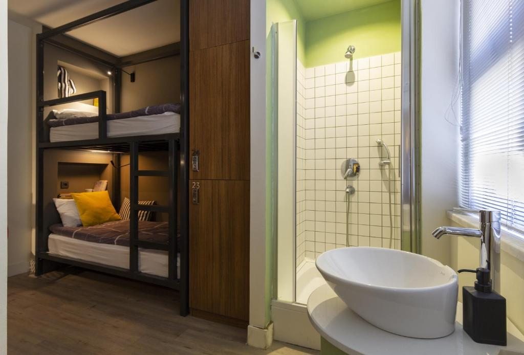 Номер (Кровать в общем номере для женщин с 4 кроватями) хостела Moda Drei, Стамбул