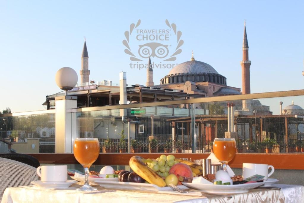 Двухместный (Стандартный двухместный номер с 1 кроватью или 2 отдельными кроватями, вид на море) отеля Nayla Palace Hotel-Special Category, Стамбул