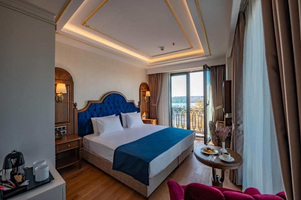Двухместный (Номер с кроватью размера «king-size» и видом на море) отеля Nova Plaza Pera, Стамбул