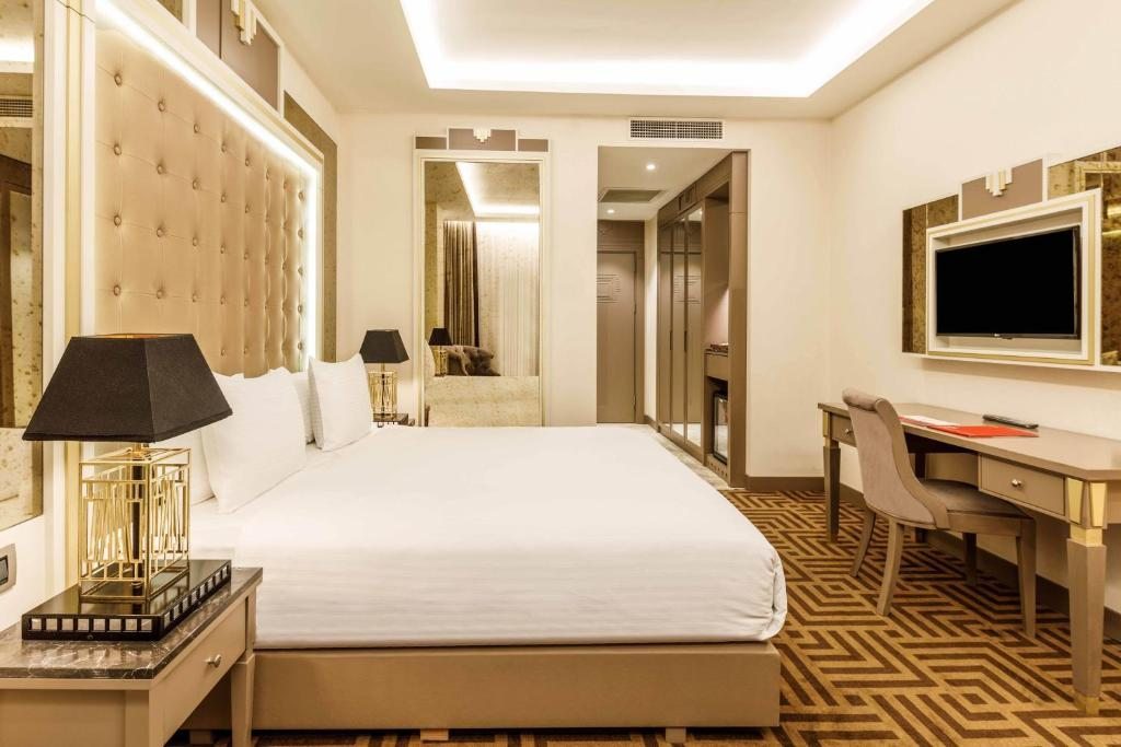 Двухместный (Стандартный номер с кроватью размера «king-size») отеля Ramada by Wyndham Istanbul Golden Horn, Стамбул